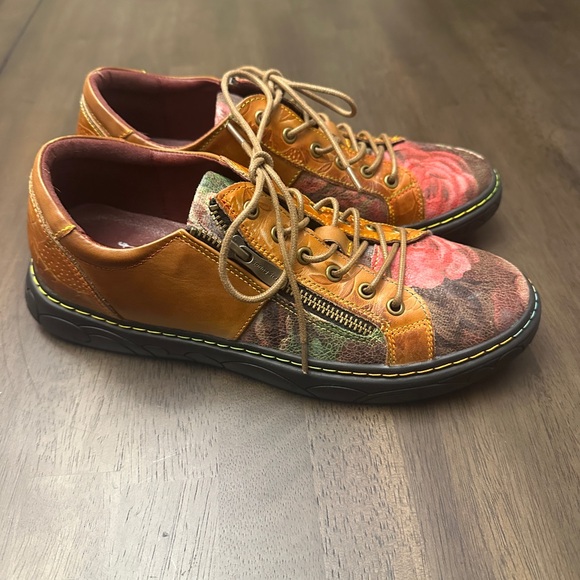 L’artiste Danli Sneakers size 9 US / 40 UK. Like New - Picture 2 of 6